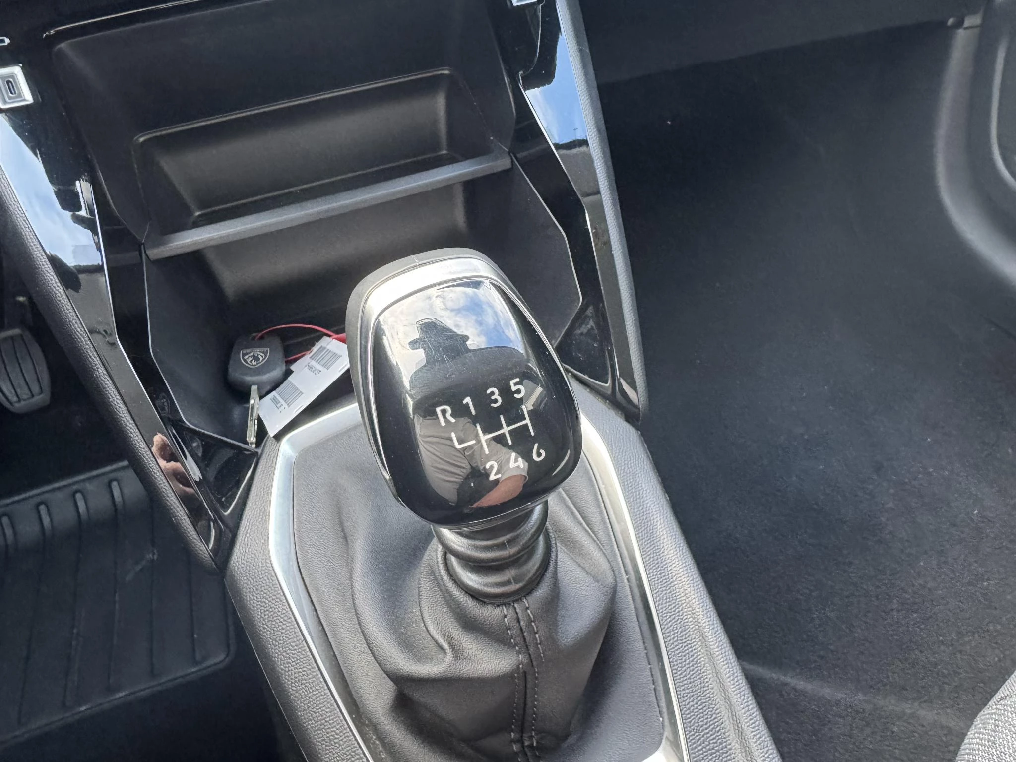 Peugeot-208-image-19