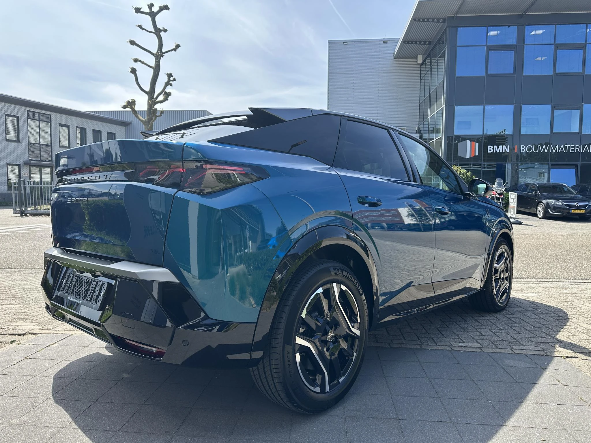 Peugeot-e-3008-image-4