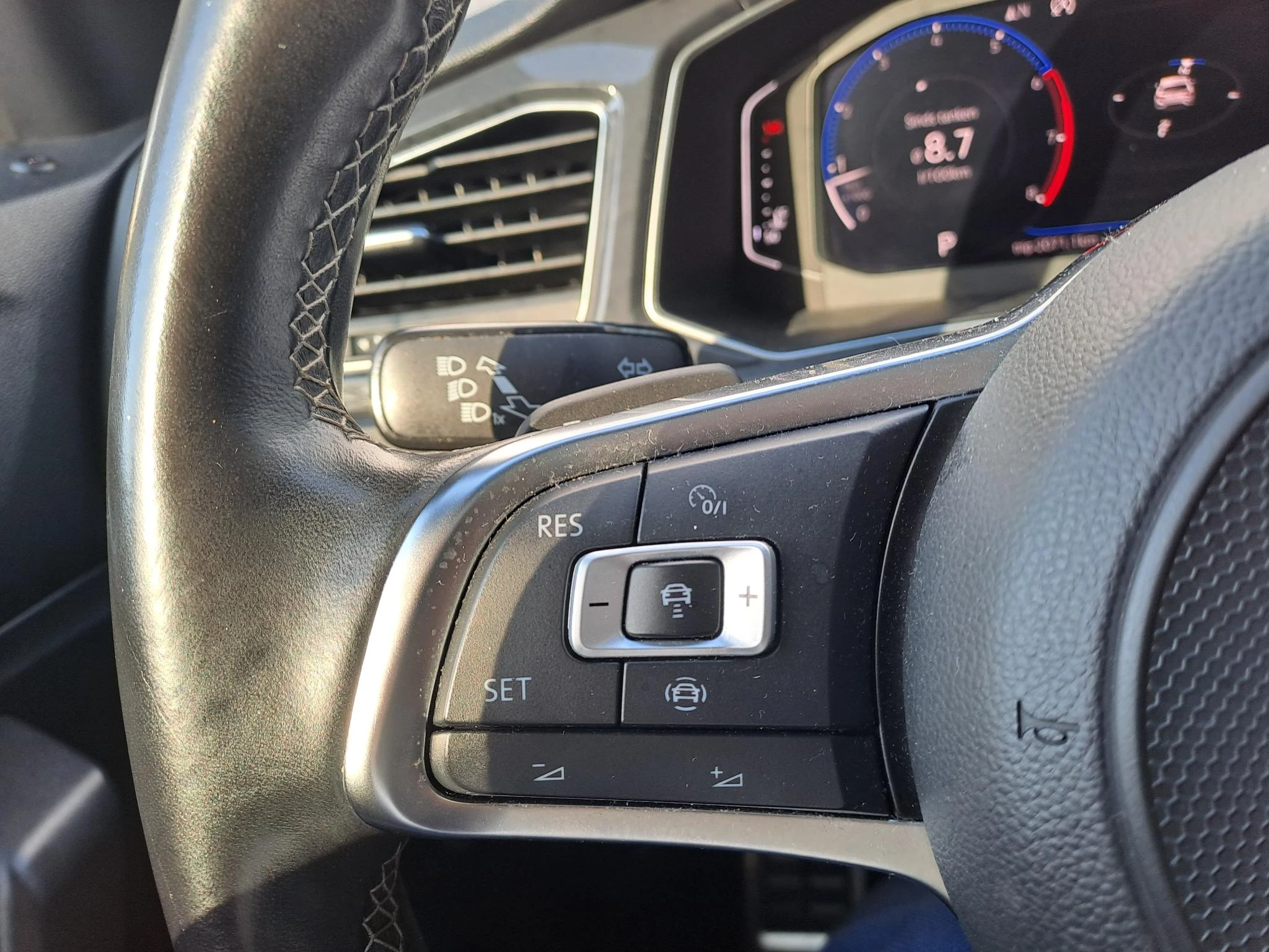 Volkswagen-T-Roc-image-9