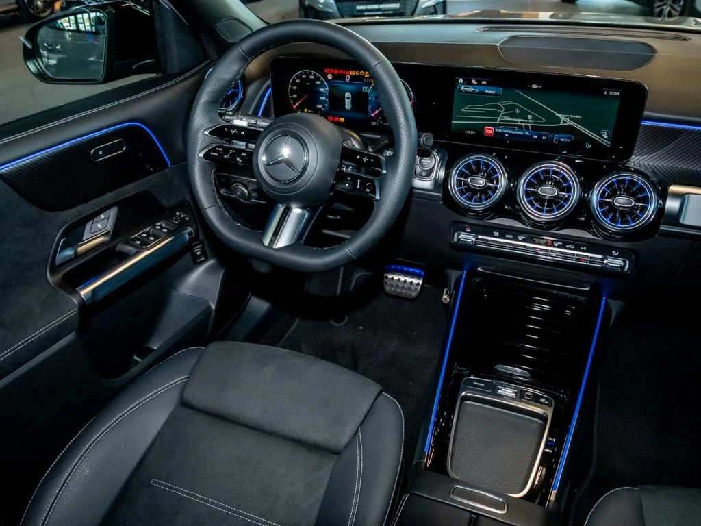 Mercedes-Benz-GLB 200 d-image-8