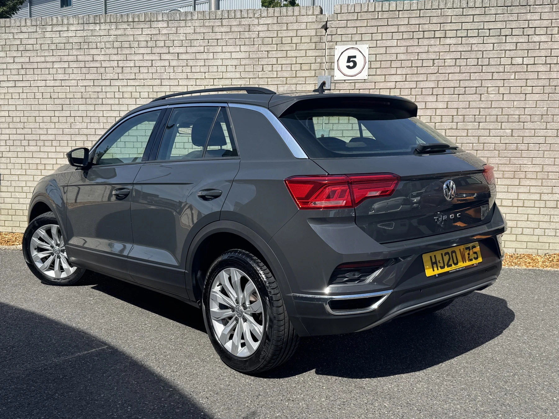 Volkswagen-T-Roc-image-2