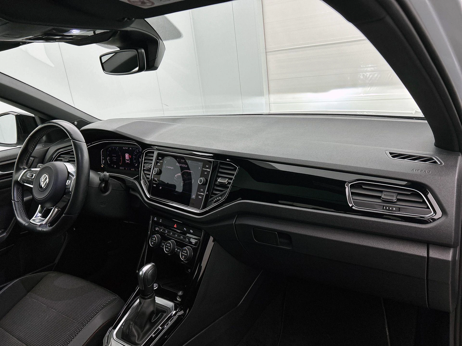 Volkswagen-T-Roc-image-20