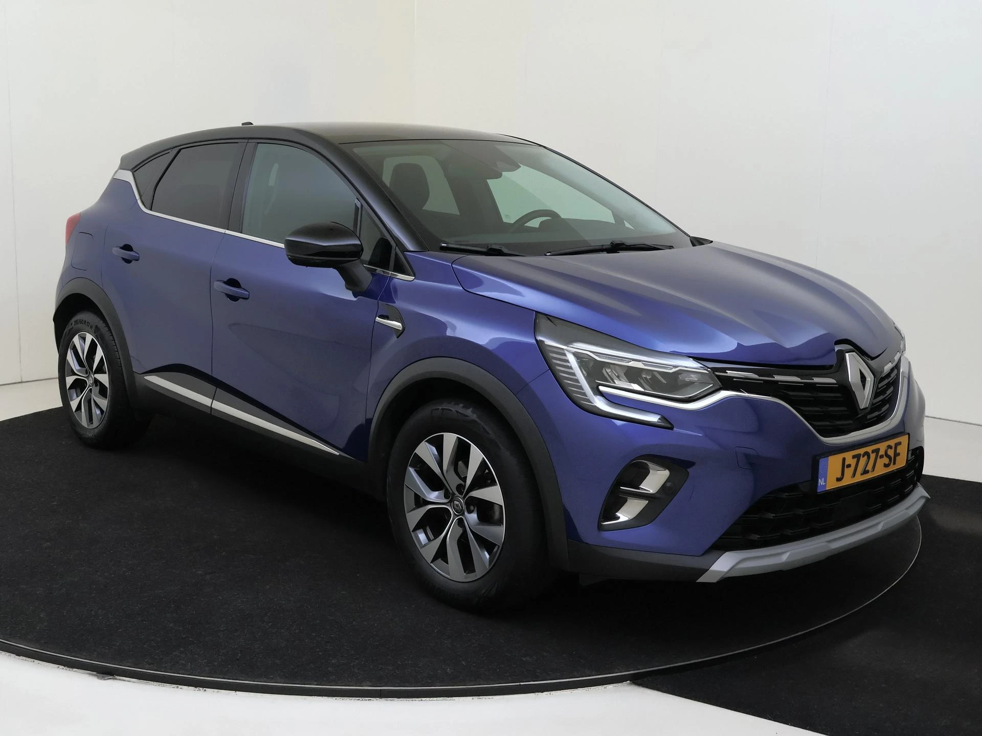 Renault-Captur-image-1