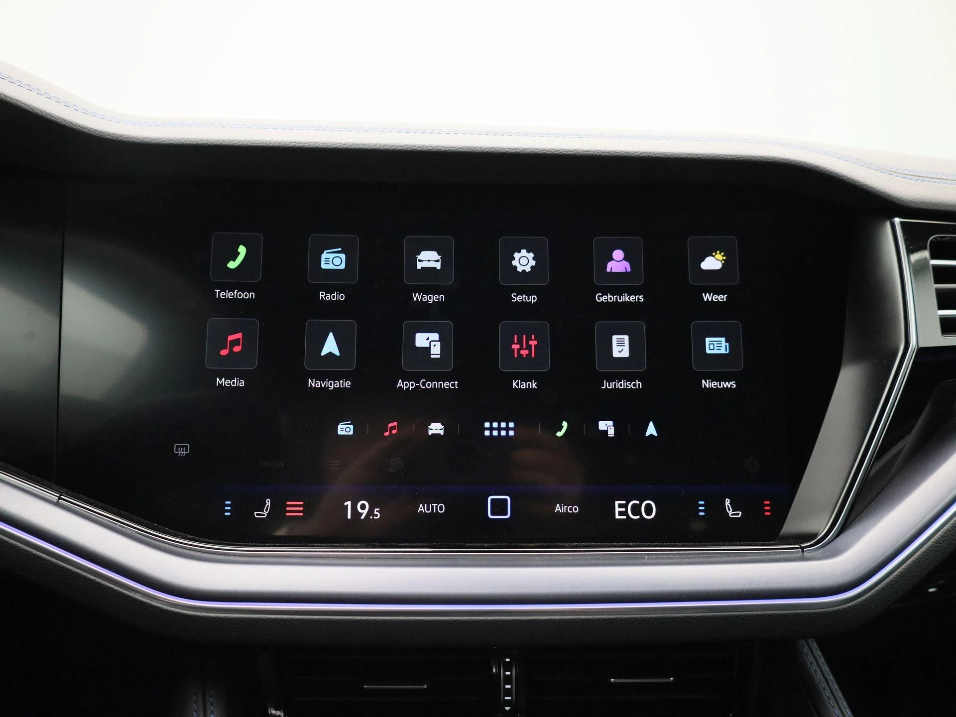 Volkswagen-Touareg-image-27