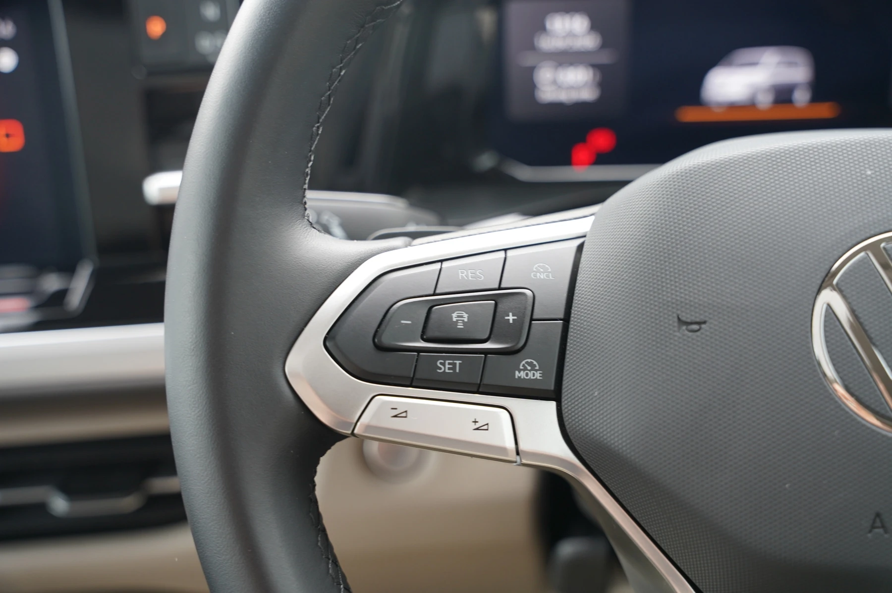 Volkswagen-Multivan-image-16