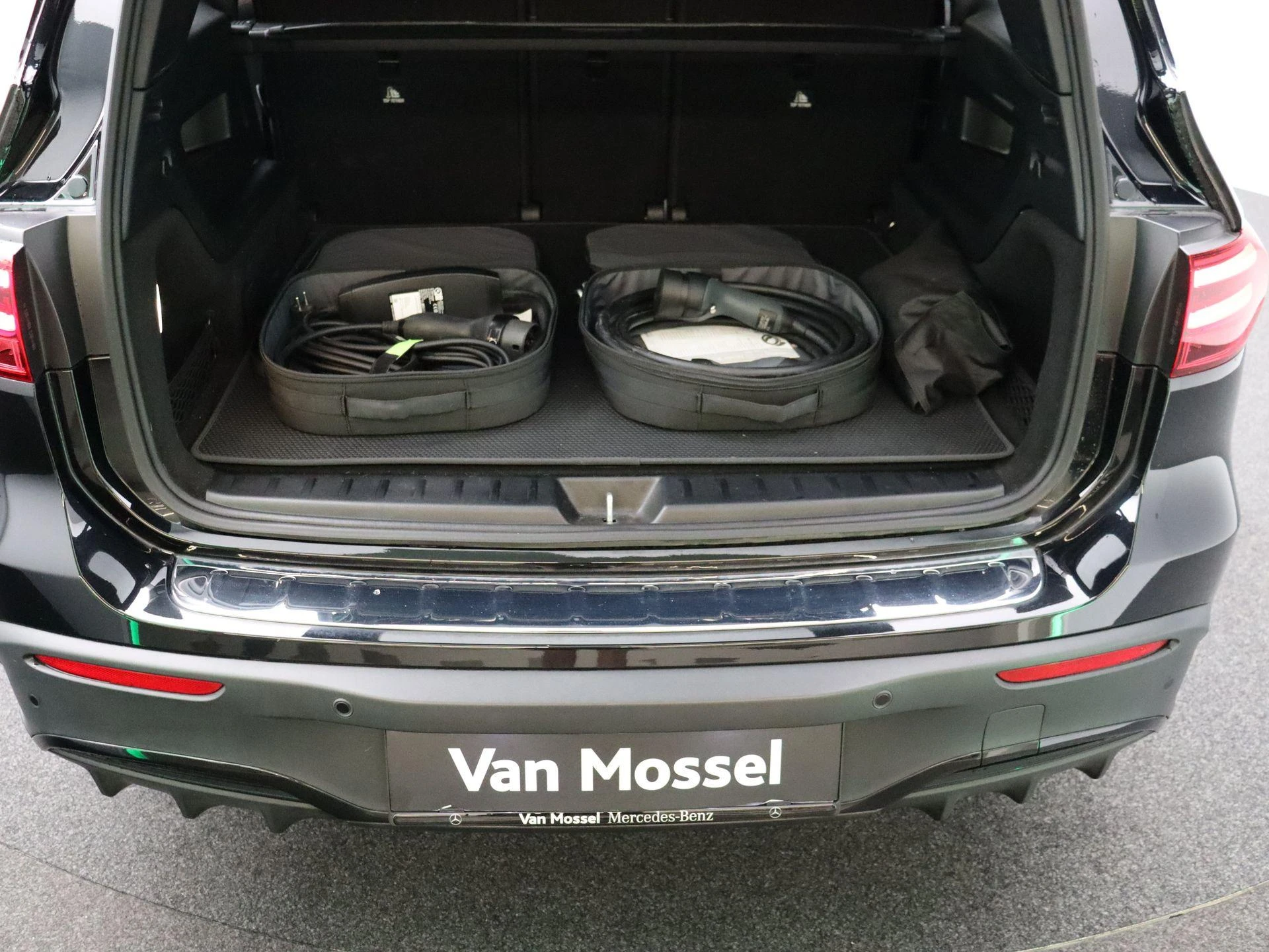 Mercedes-Benz-EQB-image-26