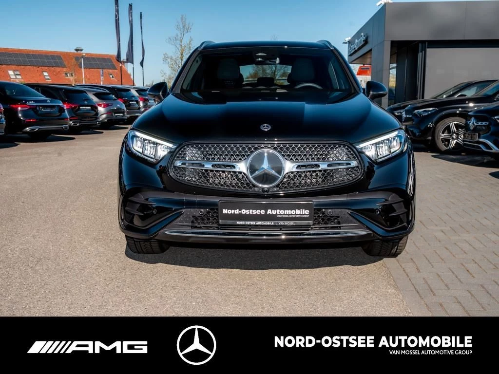 Mercedes-Benz GLC 300 d 4M AMG KEYLESS DISTRONIC NAVI P-KAMERA AMG LineX254 GLC 300 d 4M AMG KEYLESS DISTRONIC NAVI P-KAMERA AMG Line