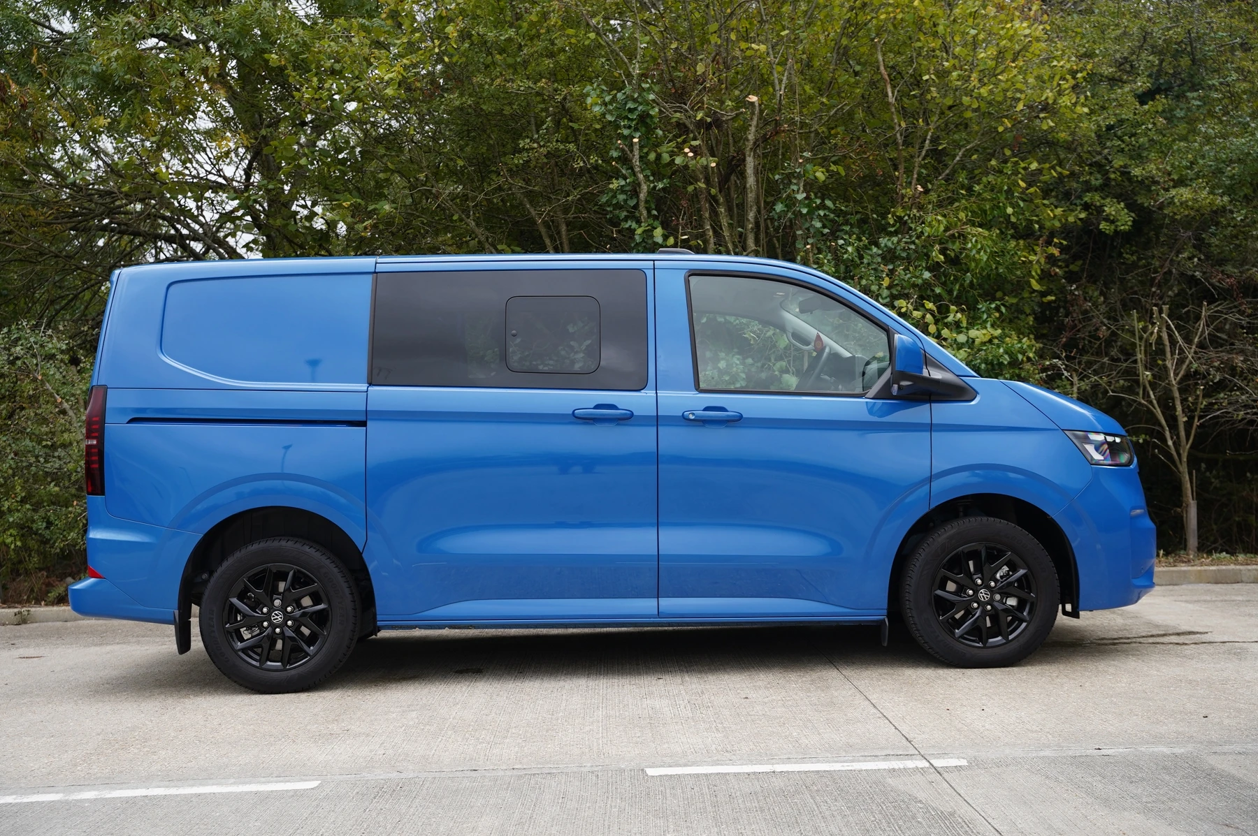 Volkswagen-Transporter-image-3