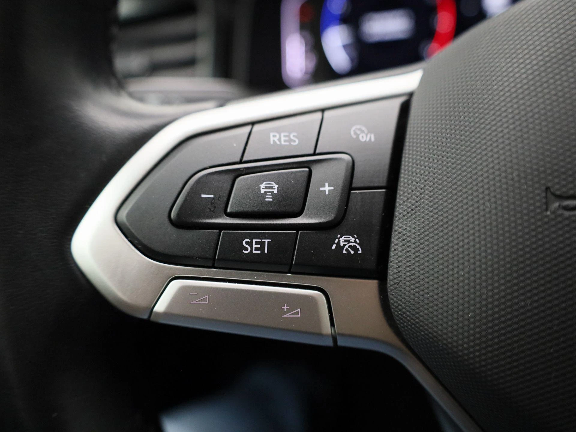 Volkswagen-Polo-image-17