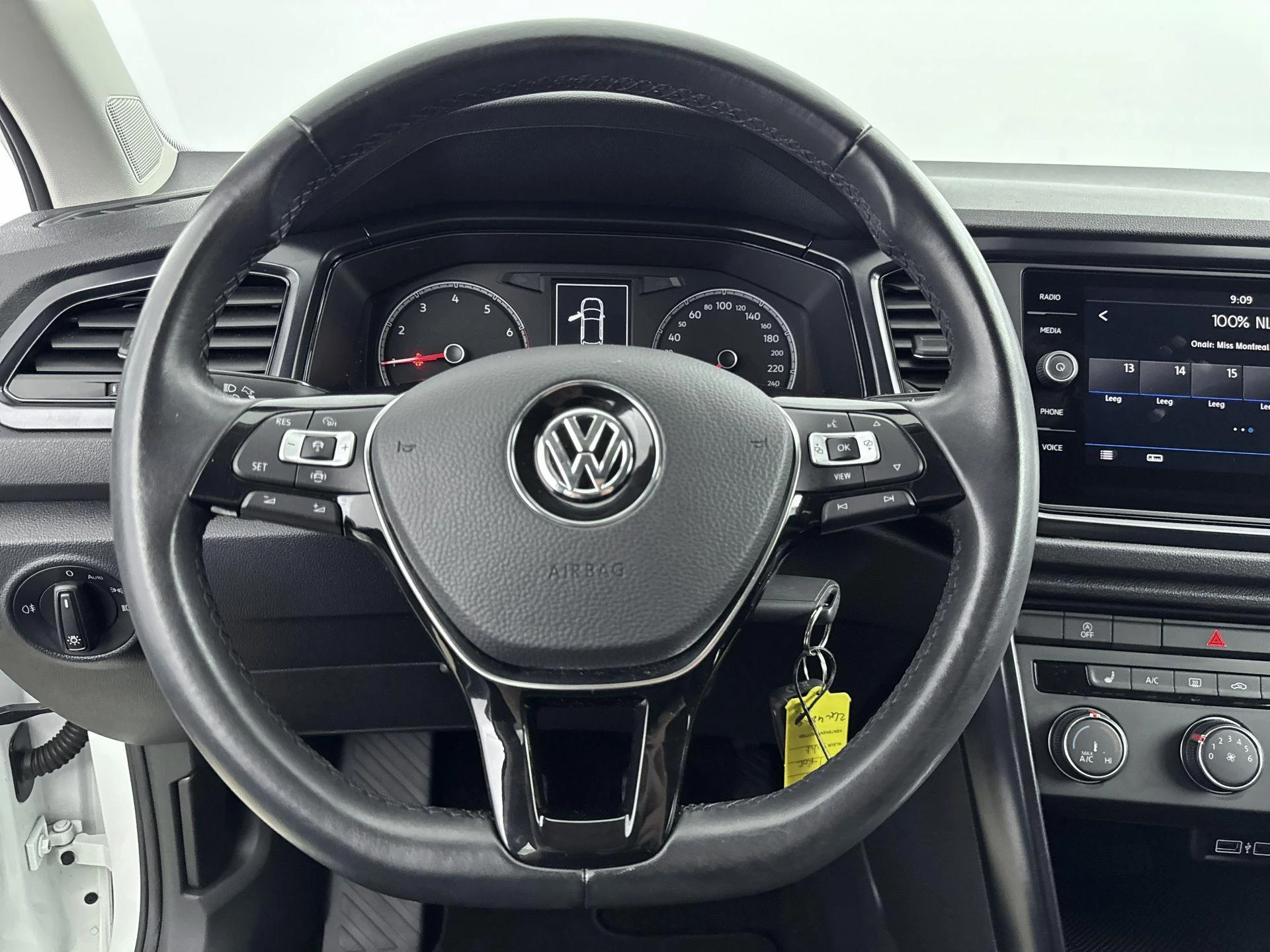 Volkswagen-T-Roc-image-9