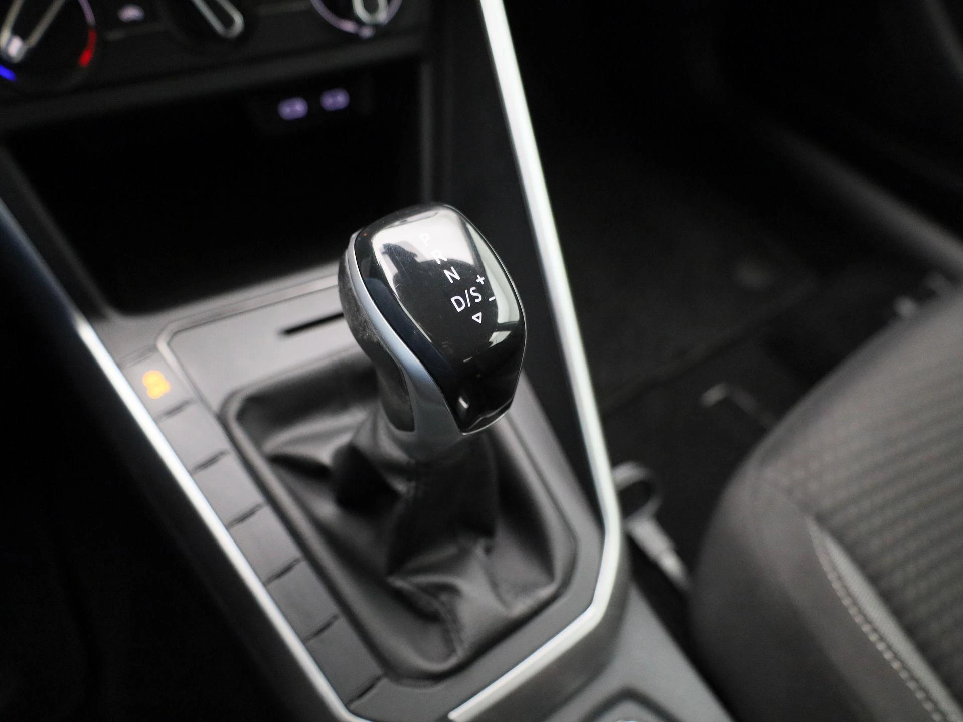 Volkswagen-Polo-image-21