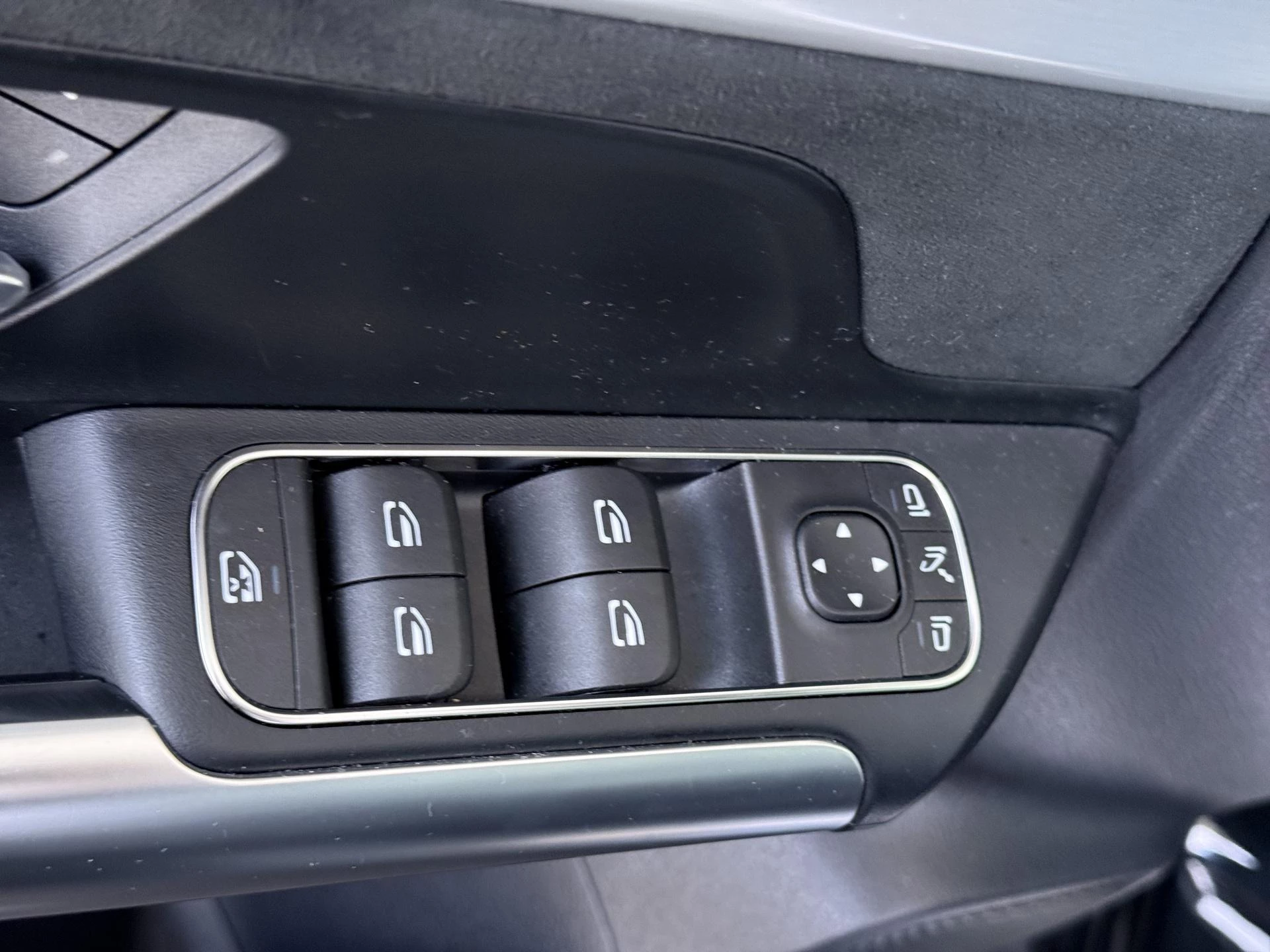 Mercedes-Benz-GLA-image-30