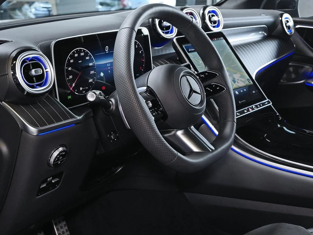 Mercedes-Benz-GLC 300-image-6