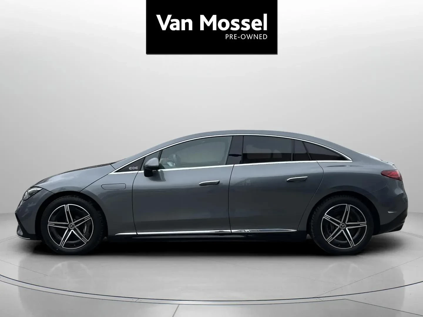 Mercedes-Benz-EQE-image-7