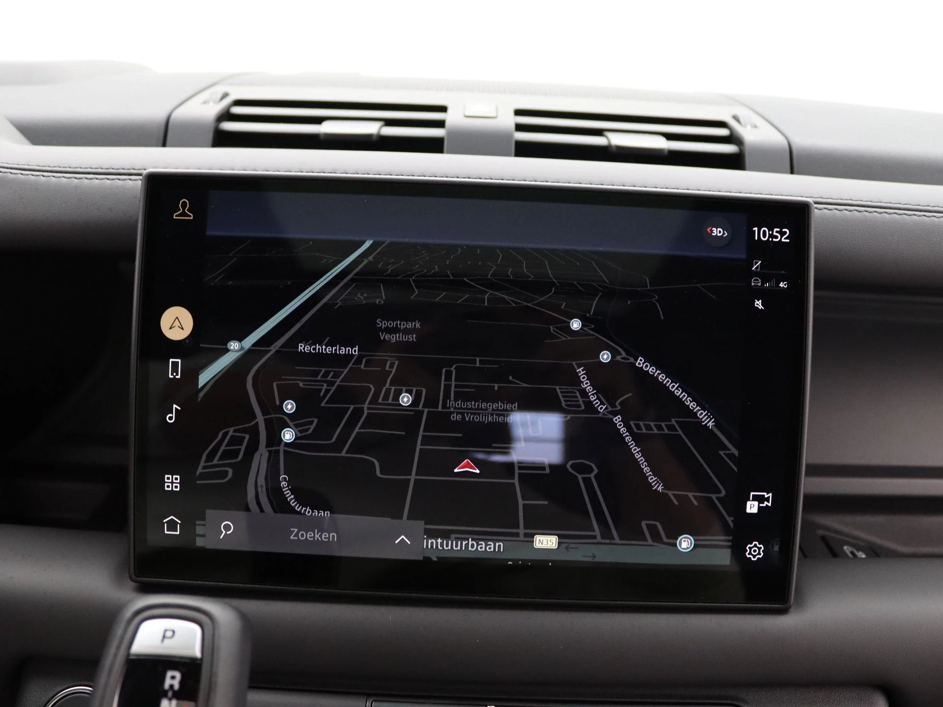 Land Rover-Defender-image-16