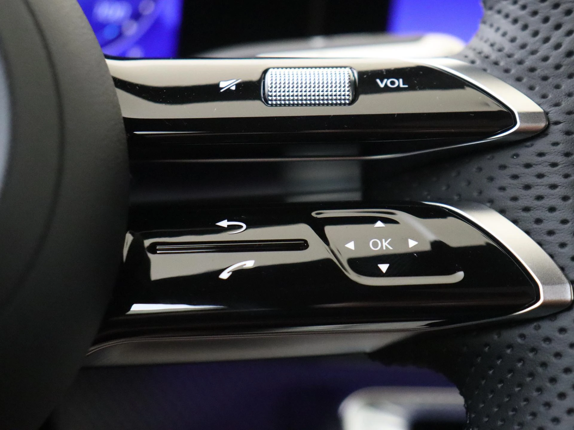 Mercedes-Benz-C-Klasse-image-12