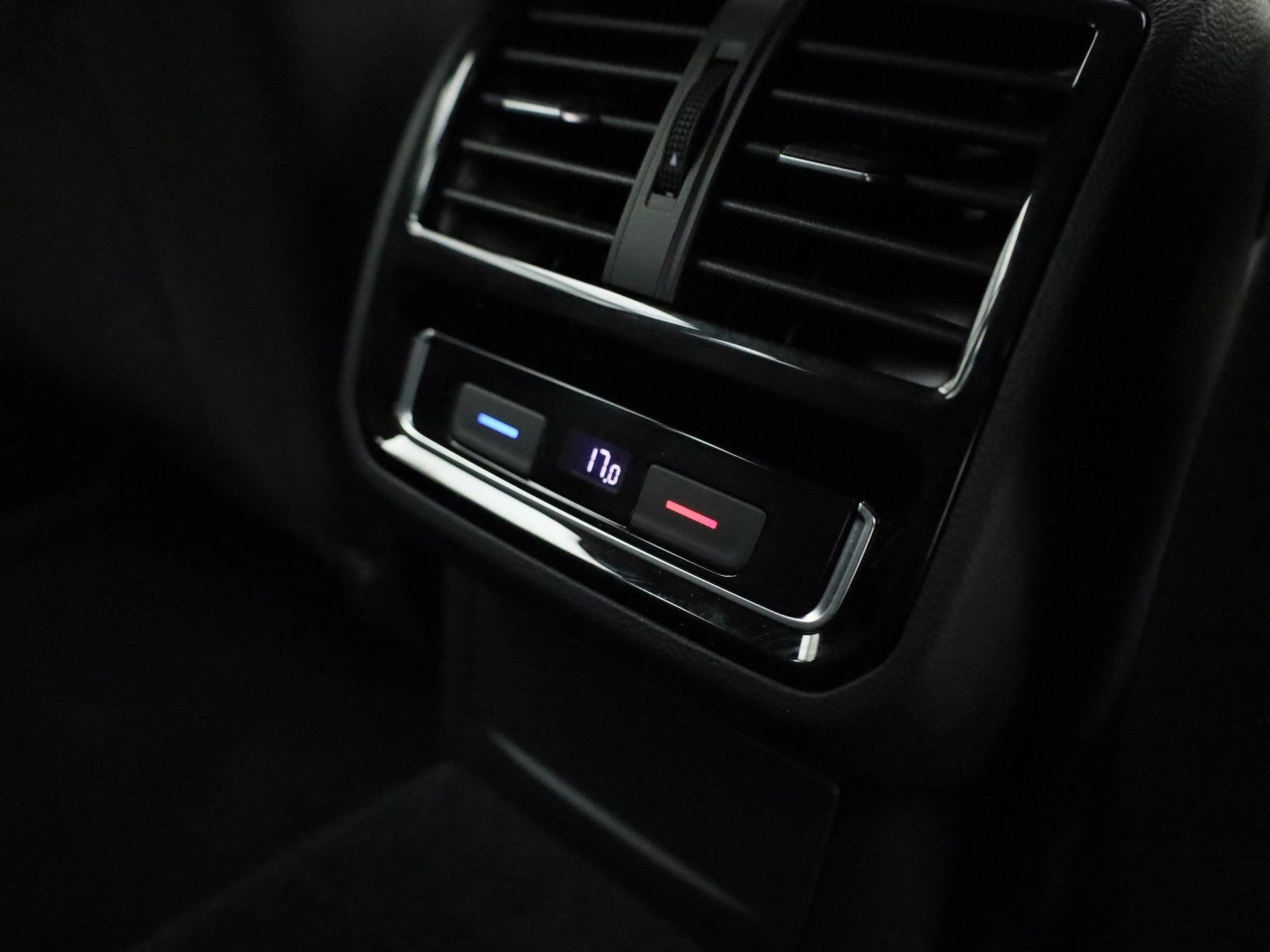 Volkswagen-Passat-image-31