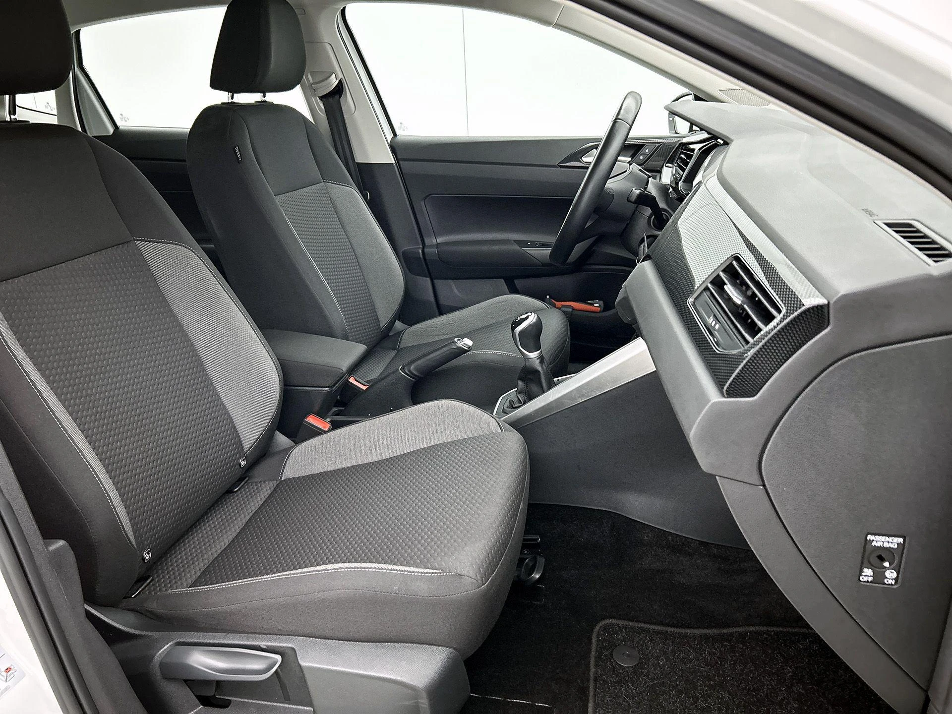 Volkswagen-Polo-image-36