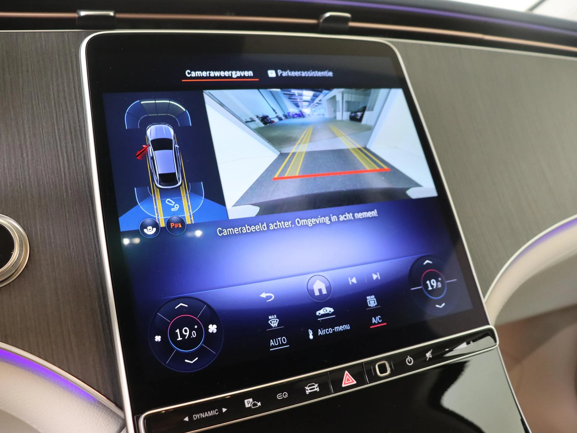 Mercedes-Benz-EQE-image-19