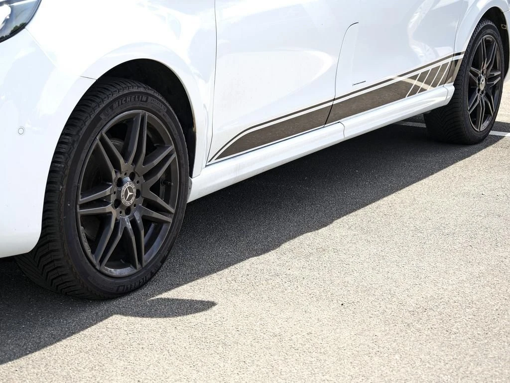 Mercedes-Benz-V-Klasse 300-image-5