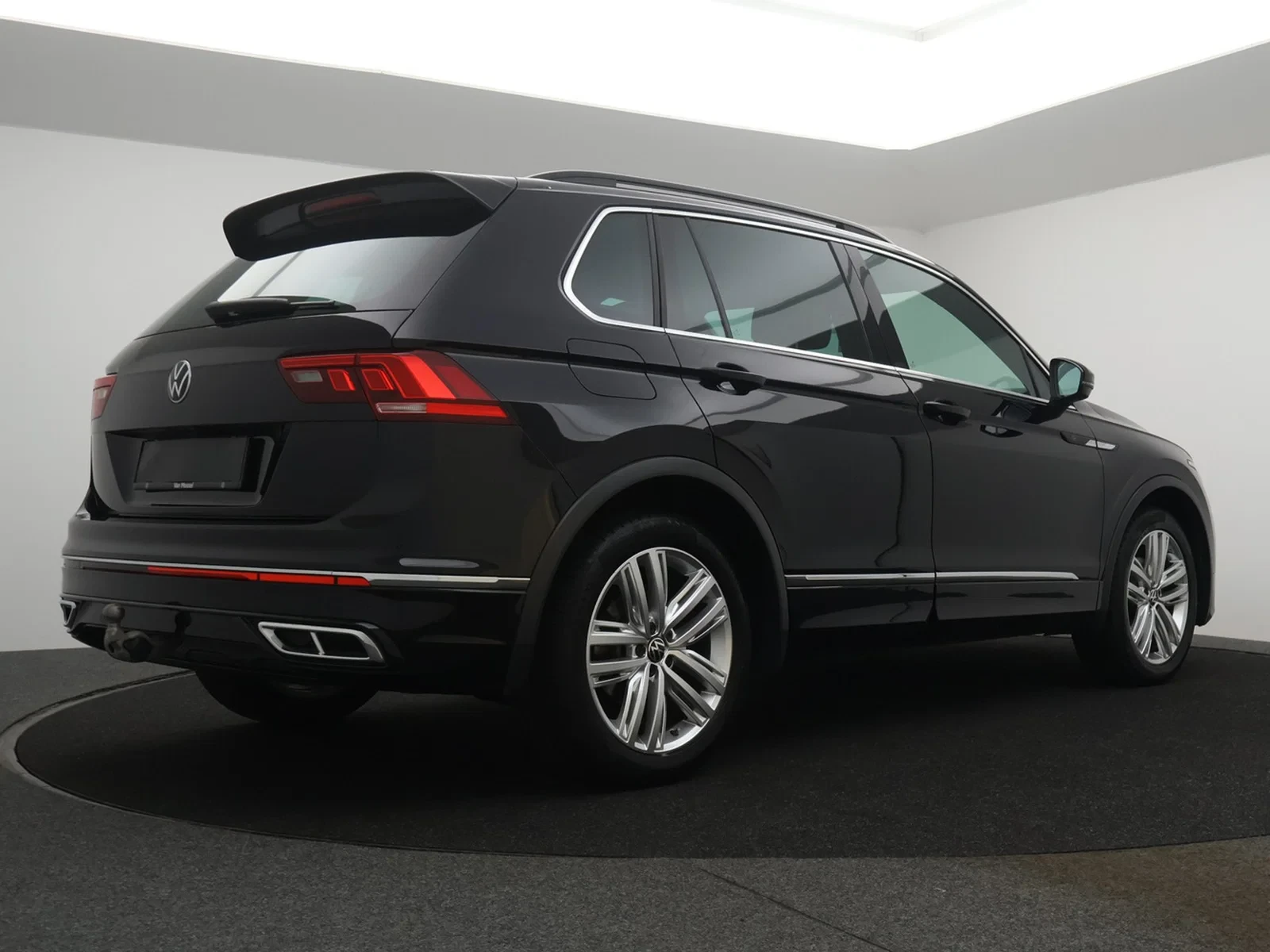 Volkswagen Tiguan Tiguan R-Line 1.5TSI 150PK *AUTOMAAT*TREKHAAK*LED*CAMERA*NAVI*VIRTUAL COCKPIT*APP-CONNECT*...*