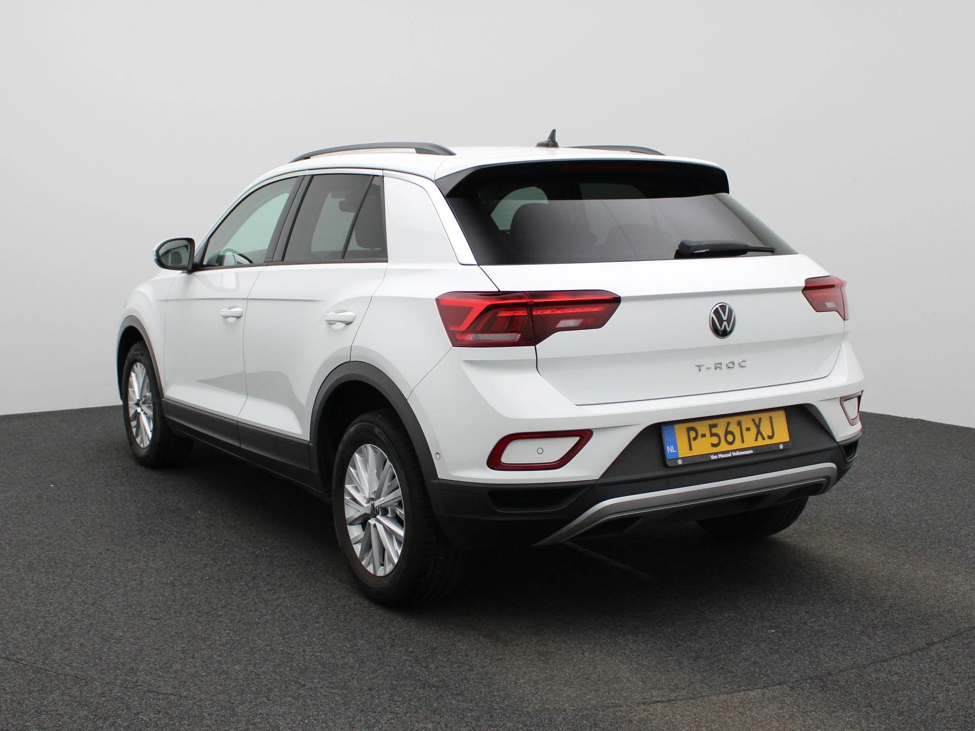 Volkswagen-T-Roc-image-1
