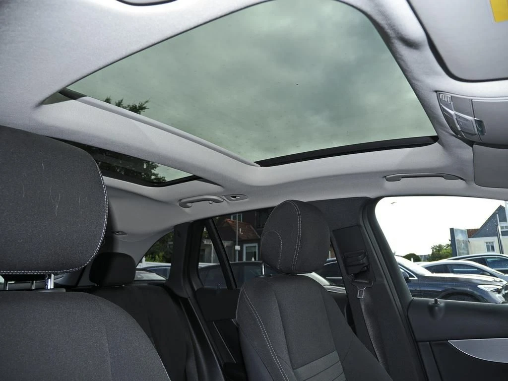 Mercedes-Benz-GLC 250-image-14