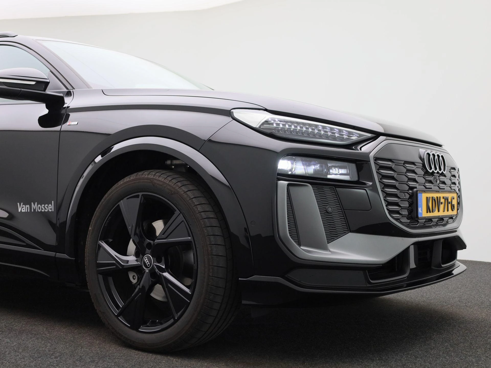 Audi-Q6 e-tron-image-52