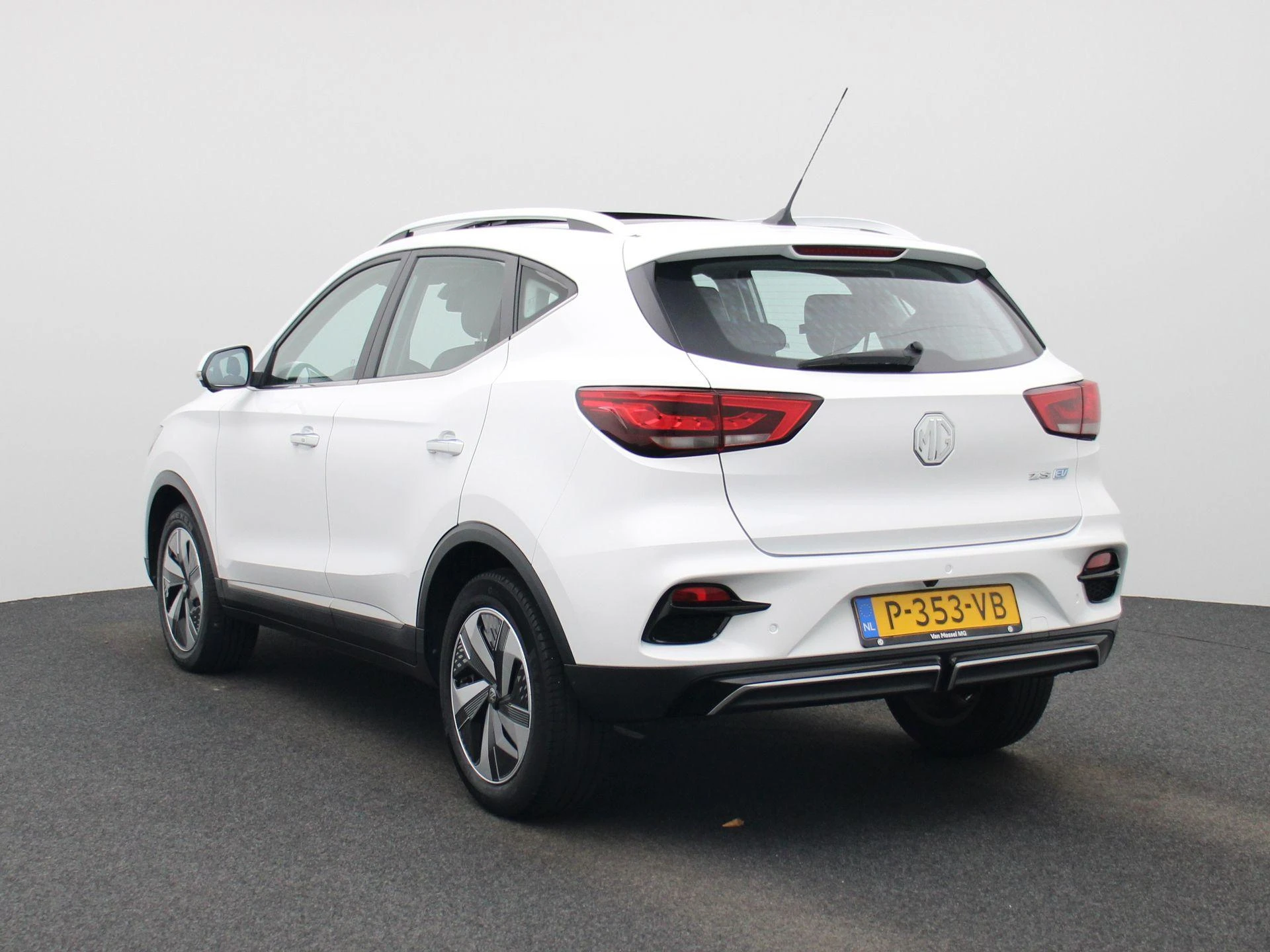 MG-ZS EV-image-1