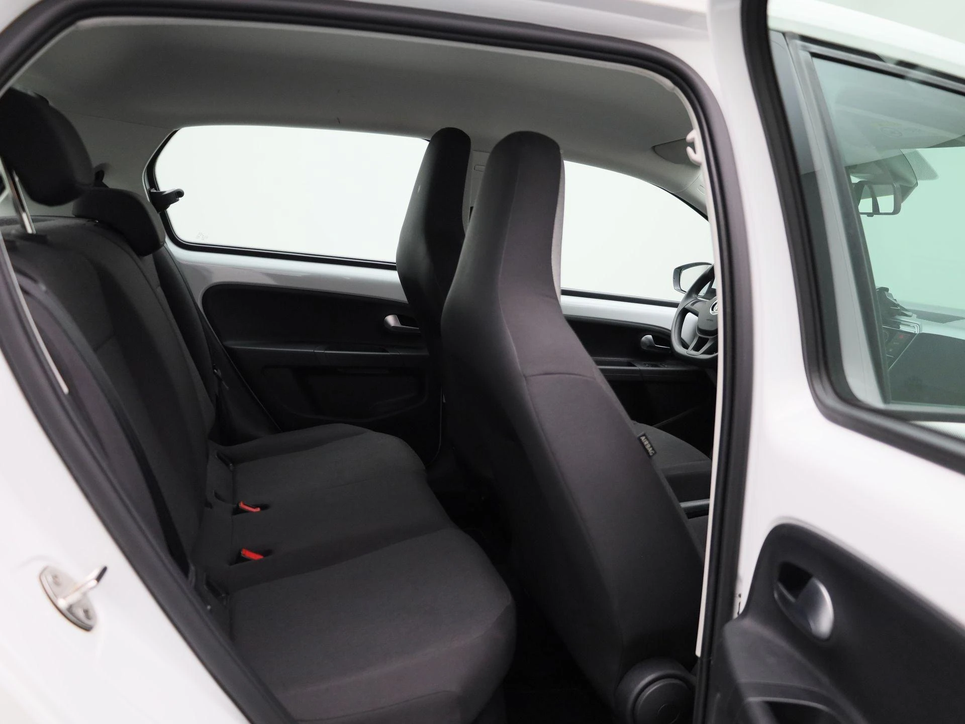 Volkswagen-up!-image-27