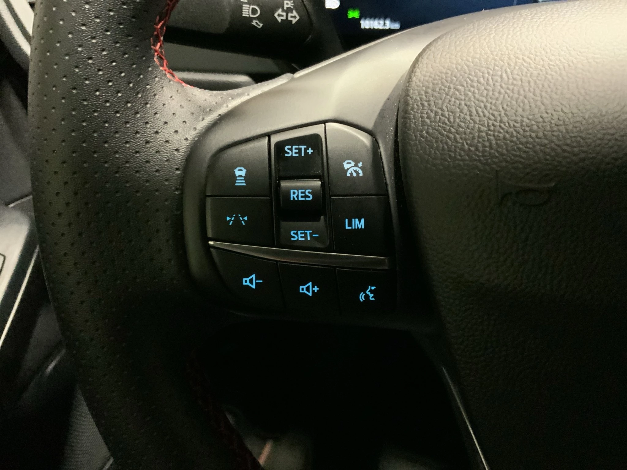Ford Kuga ST-Line X Aut.*PANO*AHK*360GRAD*LED-MATRIX*NAVI*GRA*WINTER-PKT.