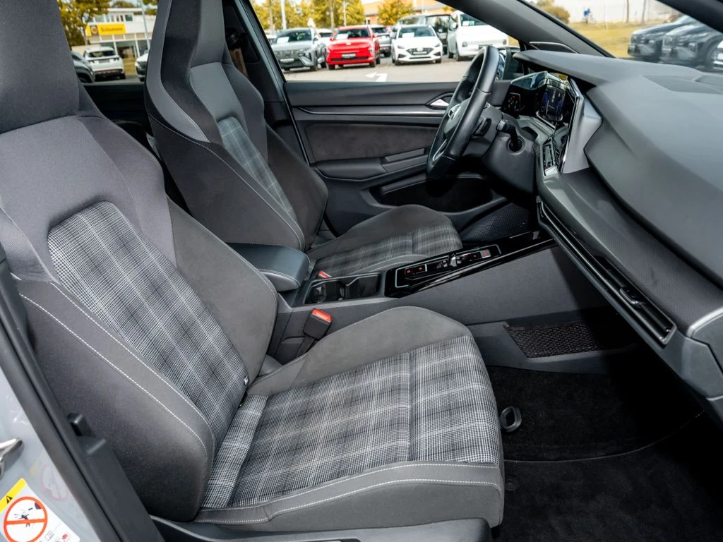 Volkswagen-Golf-image-9