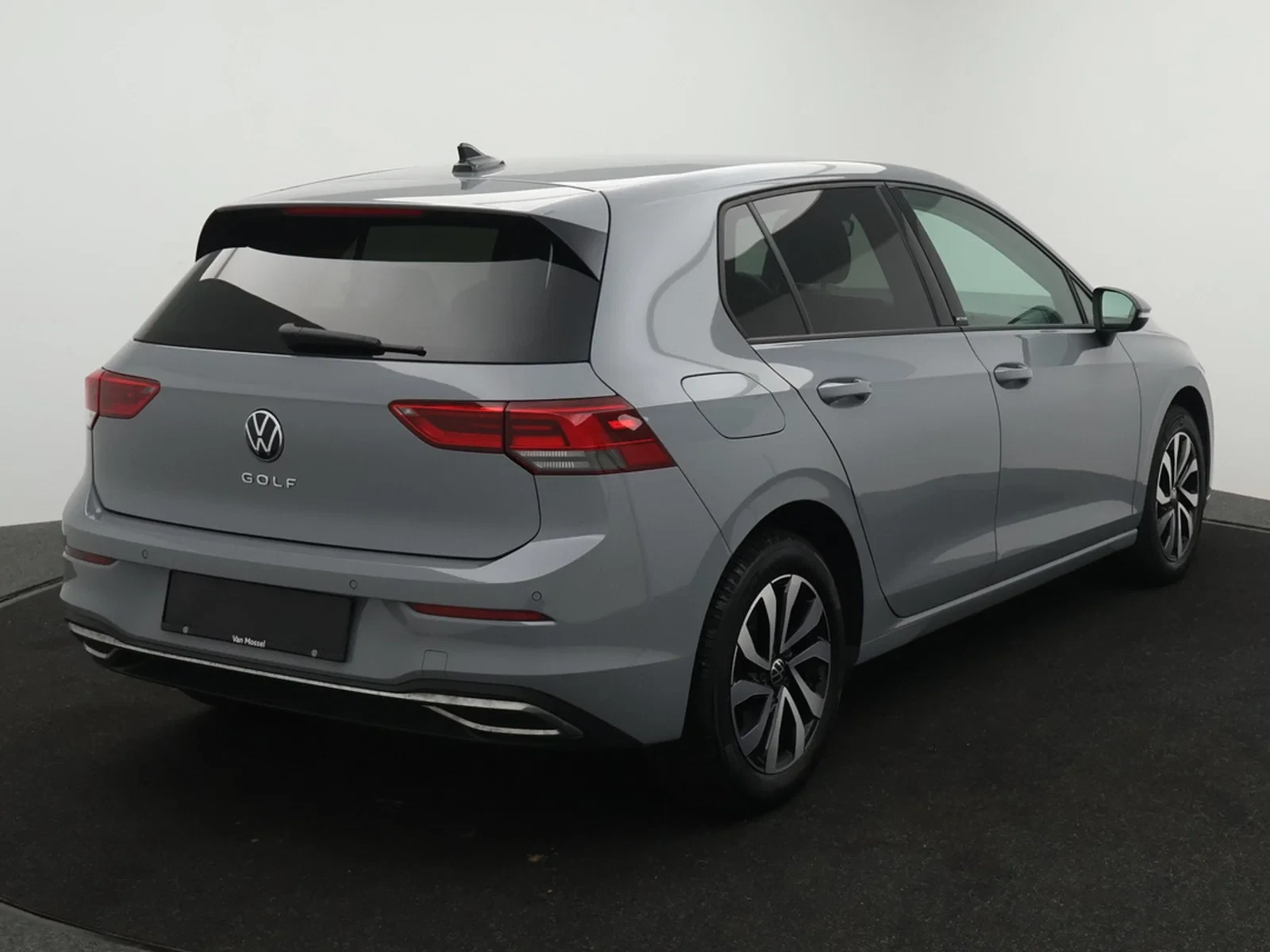 Volkswagen-Golf-image-1