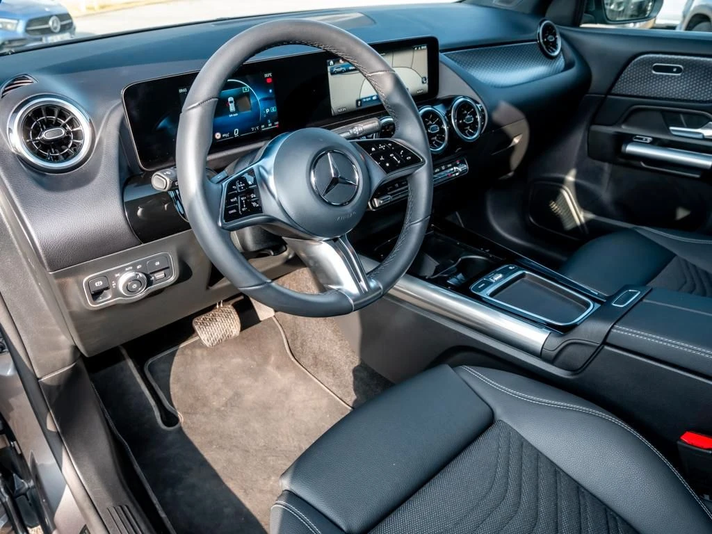 Mercedes-Benz-GLA 200 d-image-8