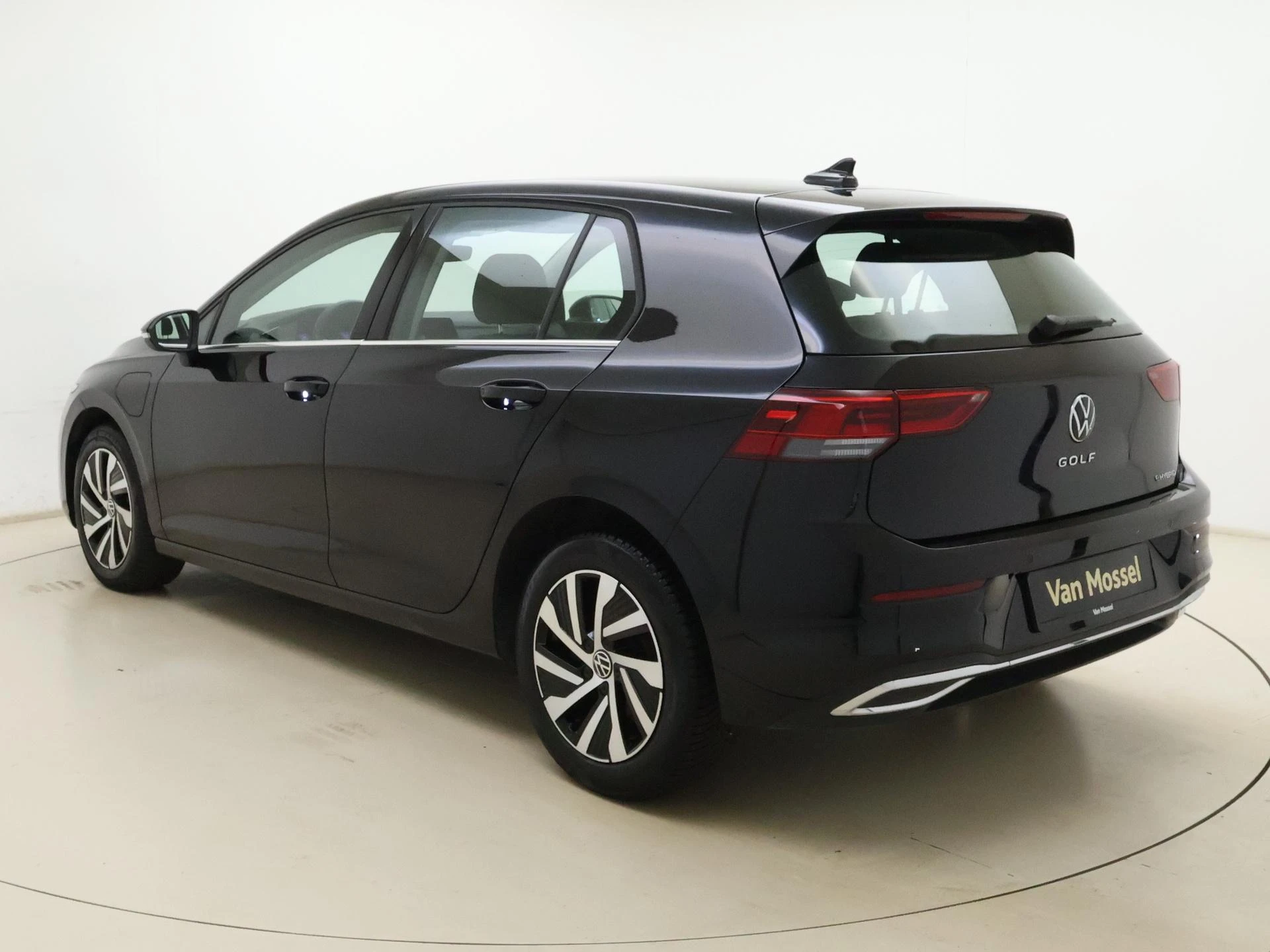 Volkswagen-Golf-image-6