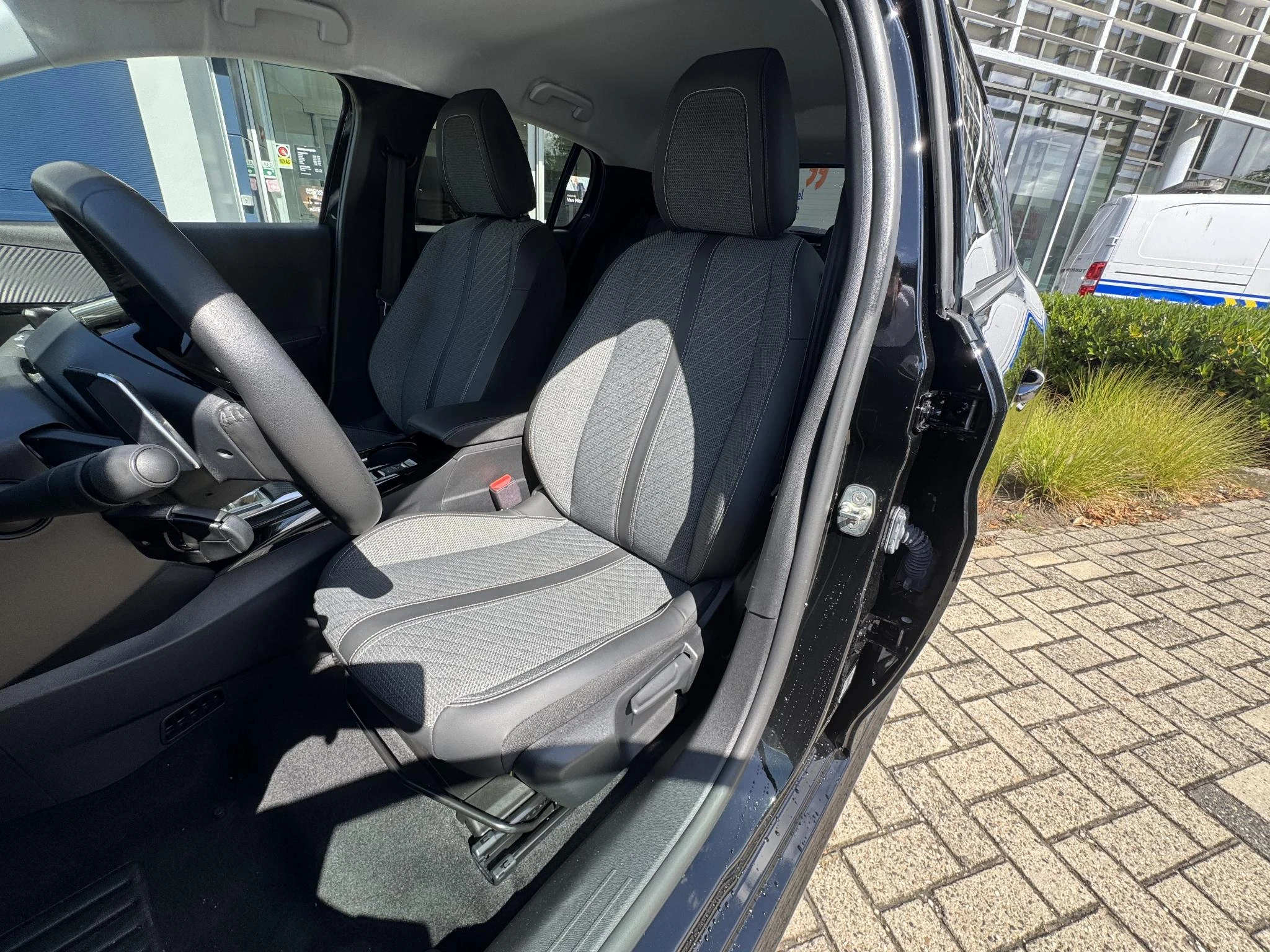 Peugeot-208-image-16
