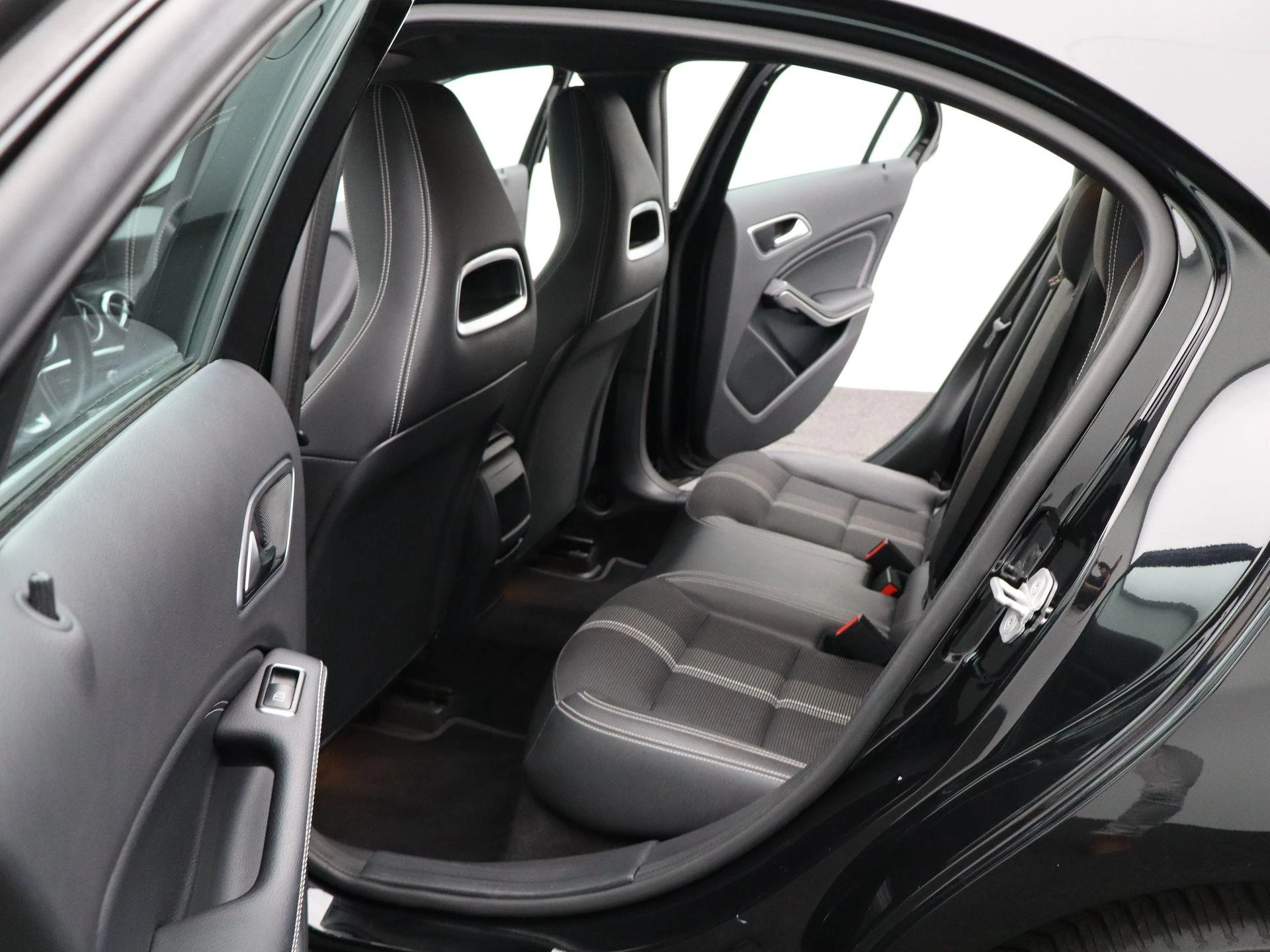 Mercedes-Benz-A-Klasse-image-11