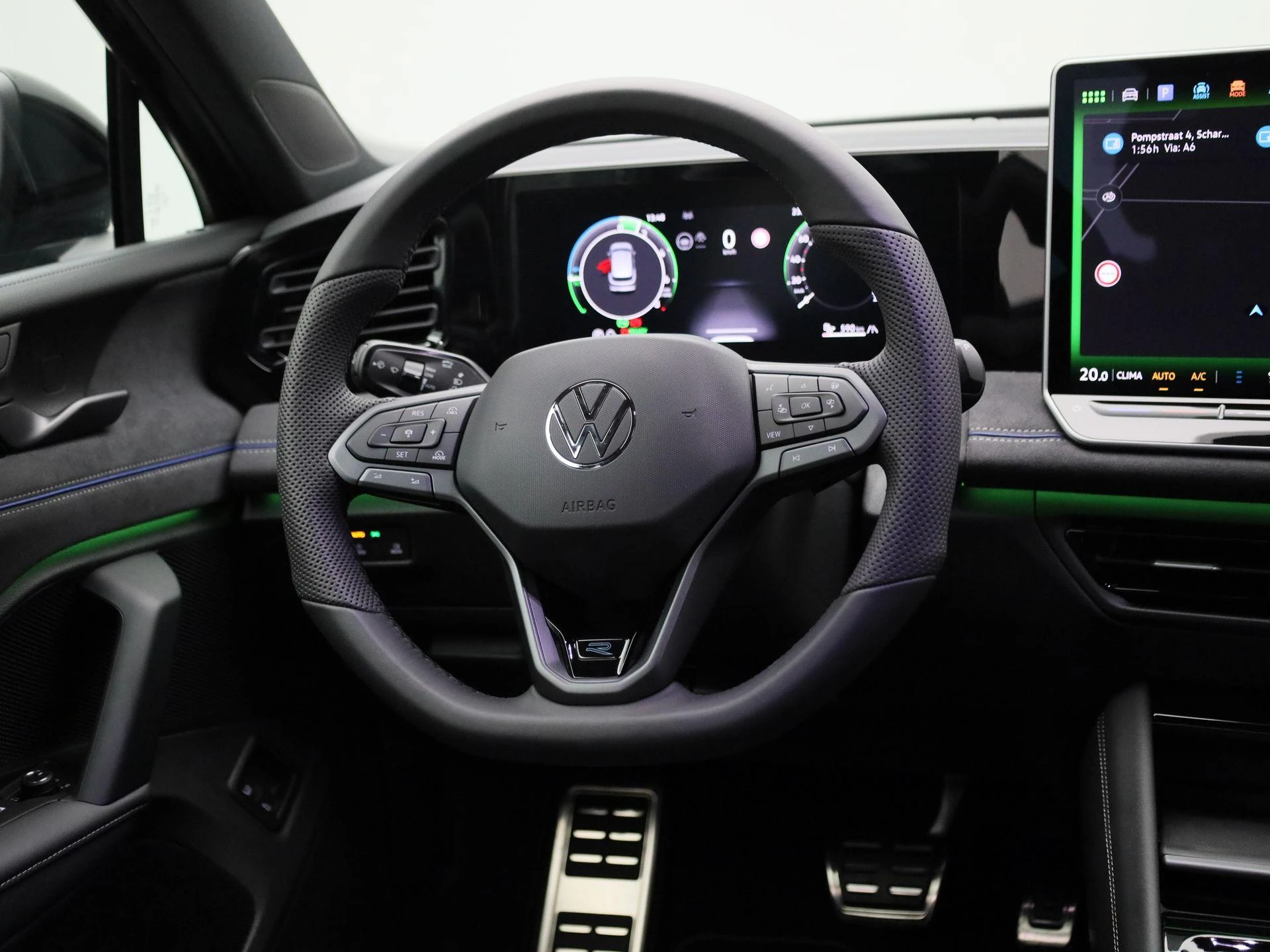 Volkswagen-Tiguan-image-8