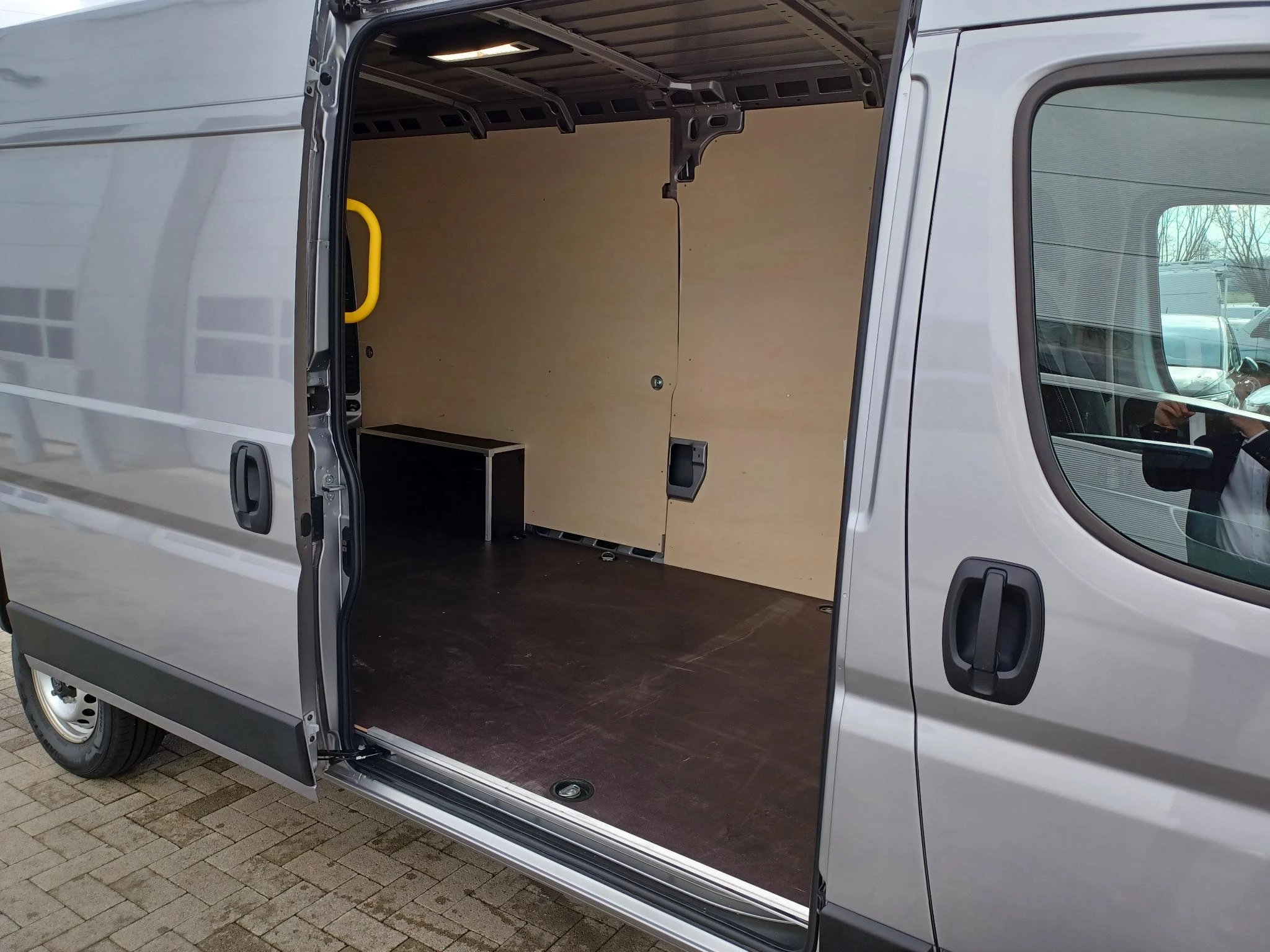 Peugeot Boxer 2.2 BlueHDi S&S 140 435 L3H2 Auto