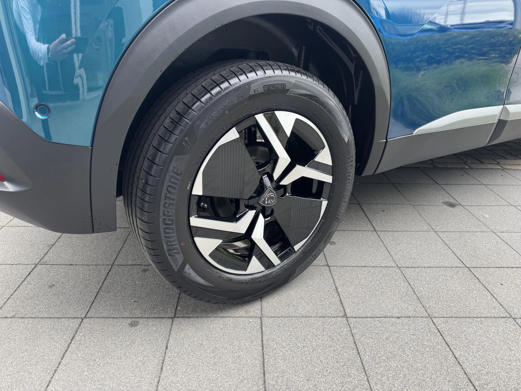 Peugeot 2008 Hybrid 145 GT