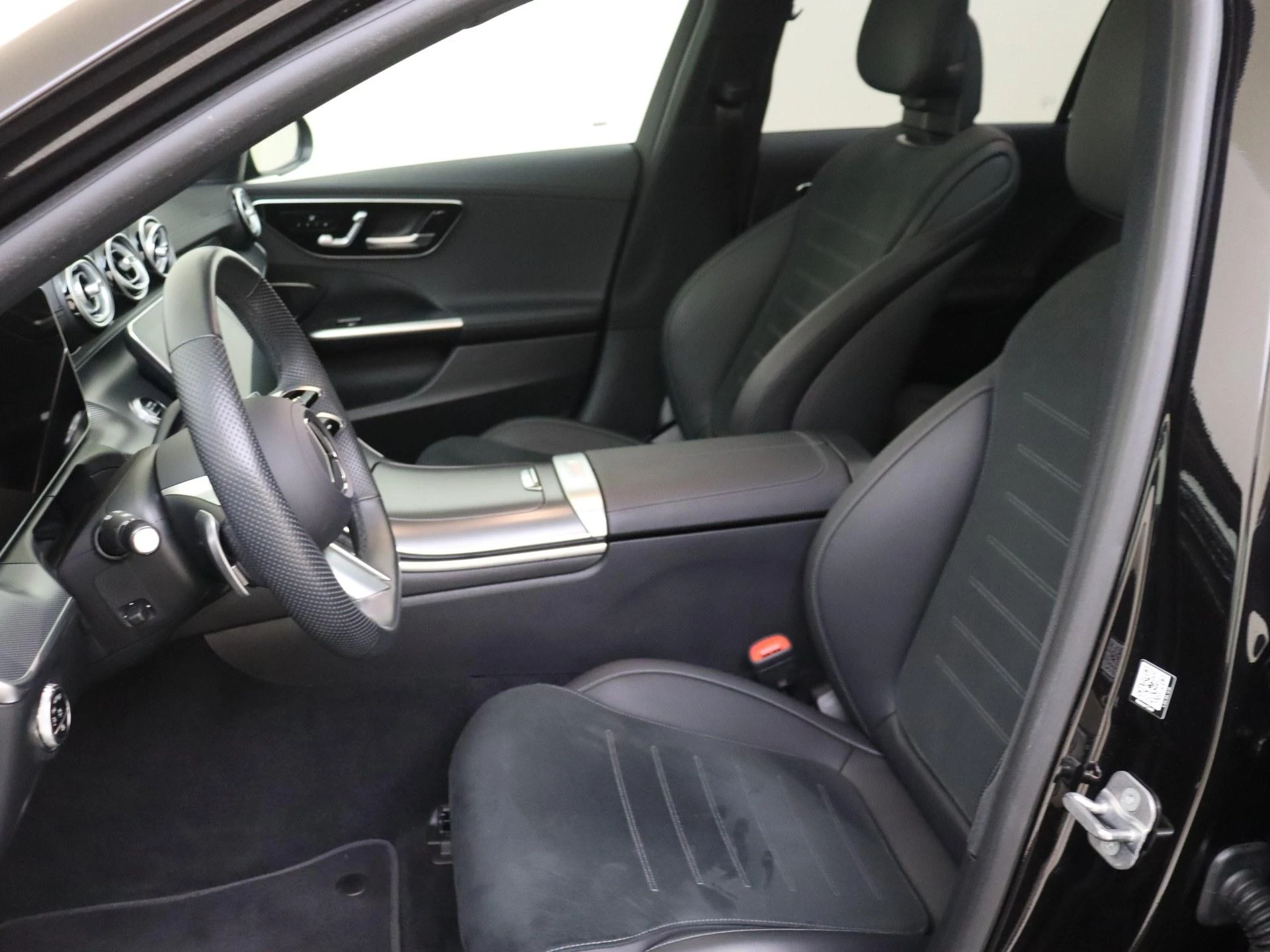 Mercedes-Benz-C-Klasse-image-10