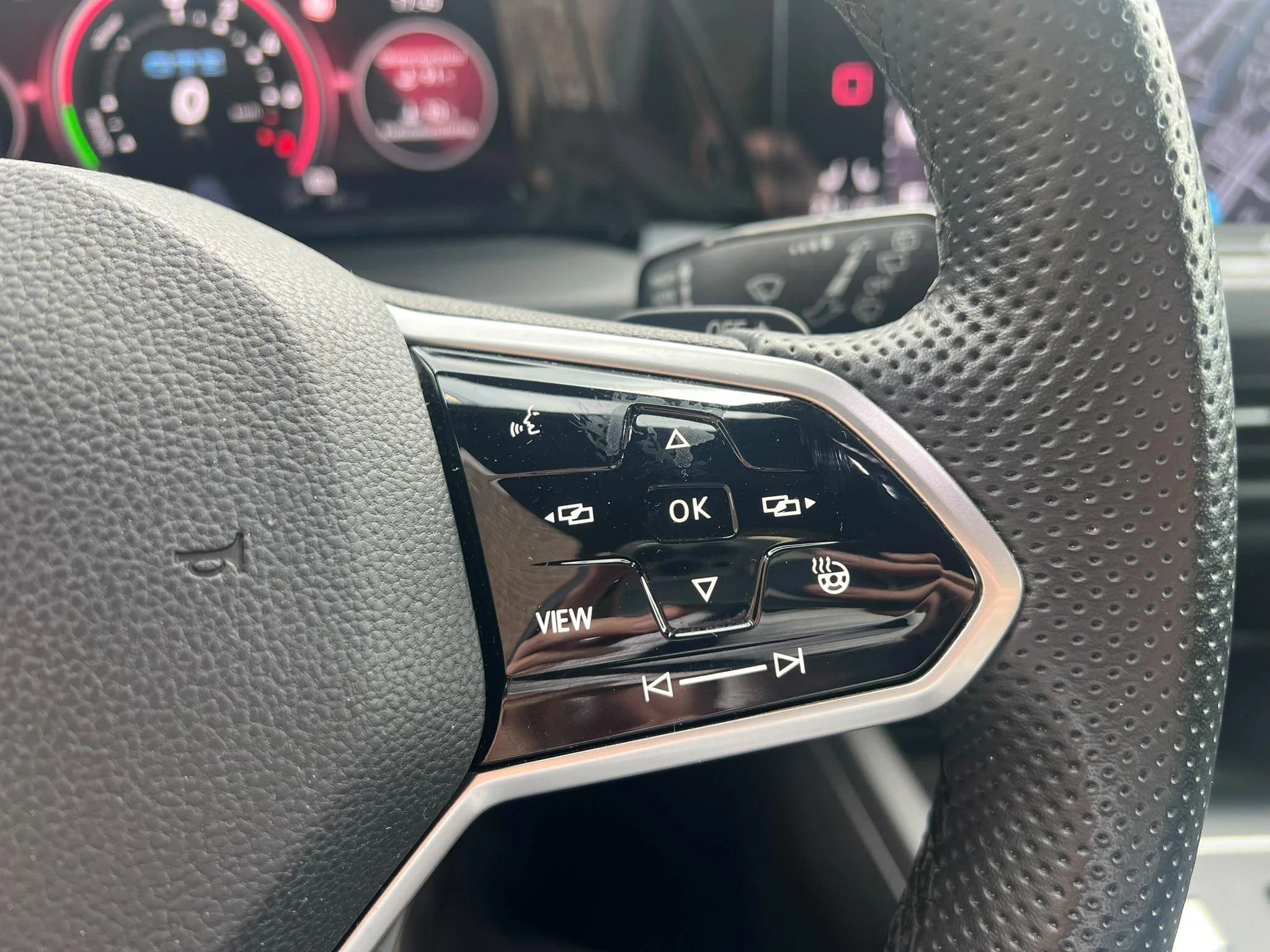 Volkswagen-Golf-image-5