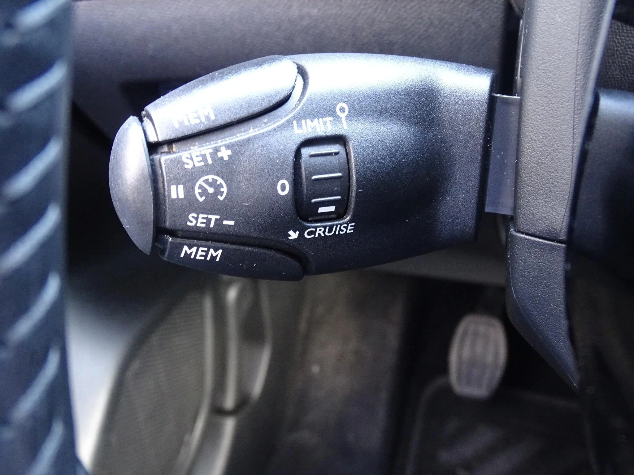 Peugeot-208-image-11