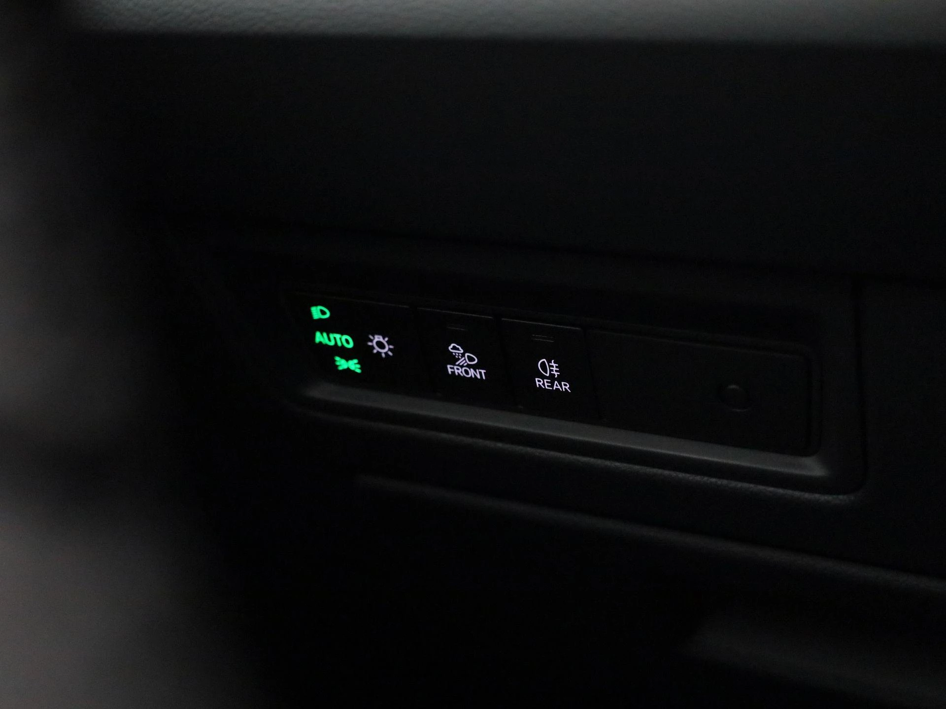 Volkswagen-Touareg-image-29
