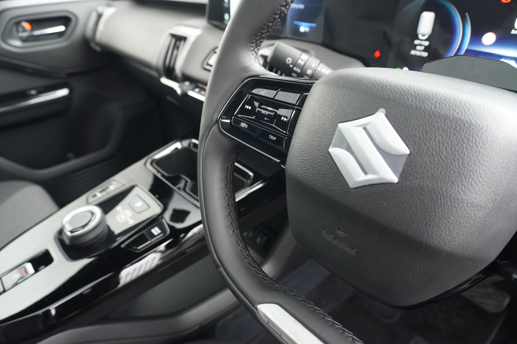 Suzuki-e Vitara-image-24