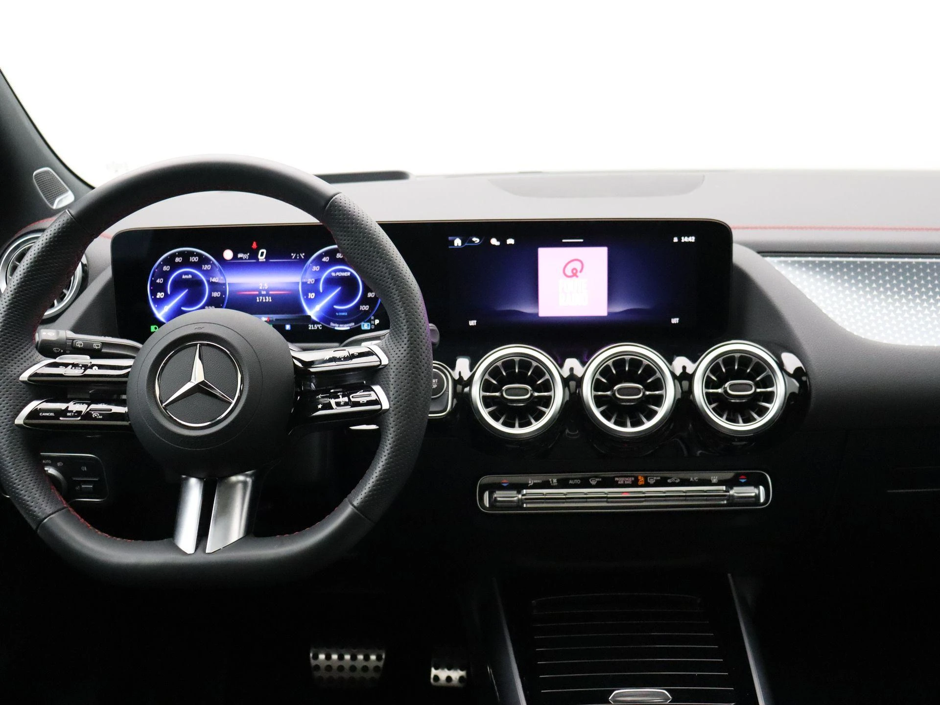 Mercedes-Benz-EQA-image-18