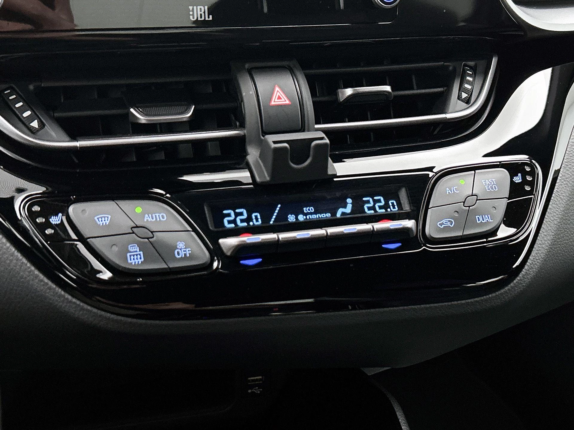 Toyota-C-HR-image-25