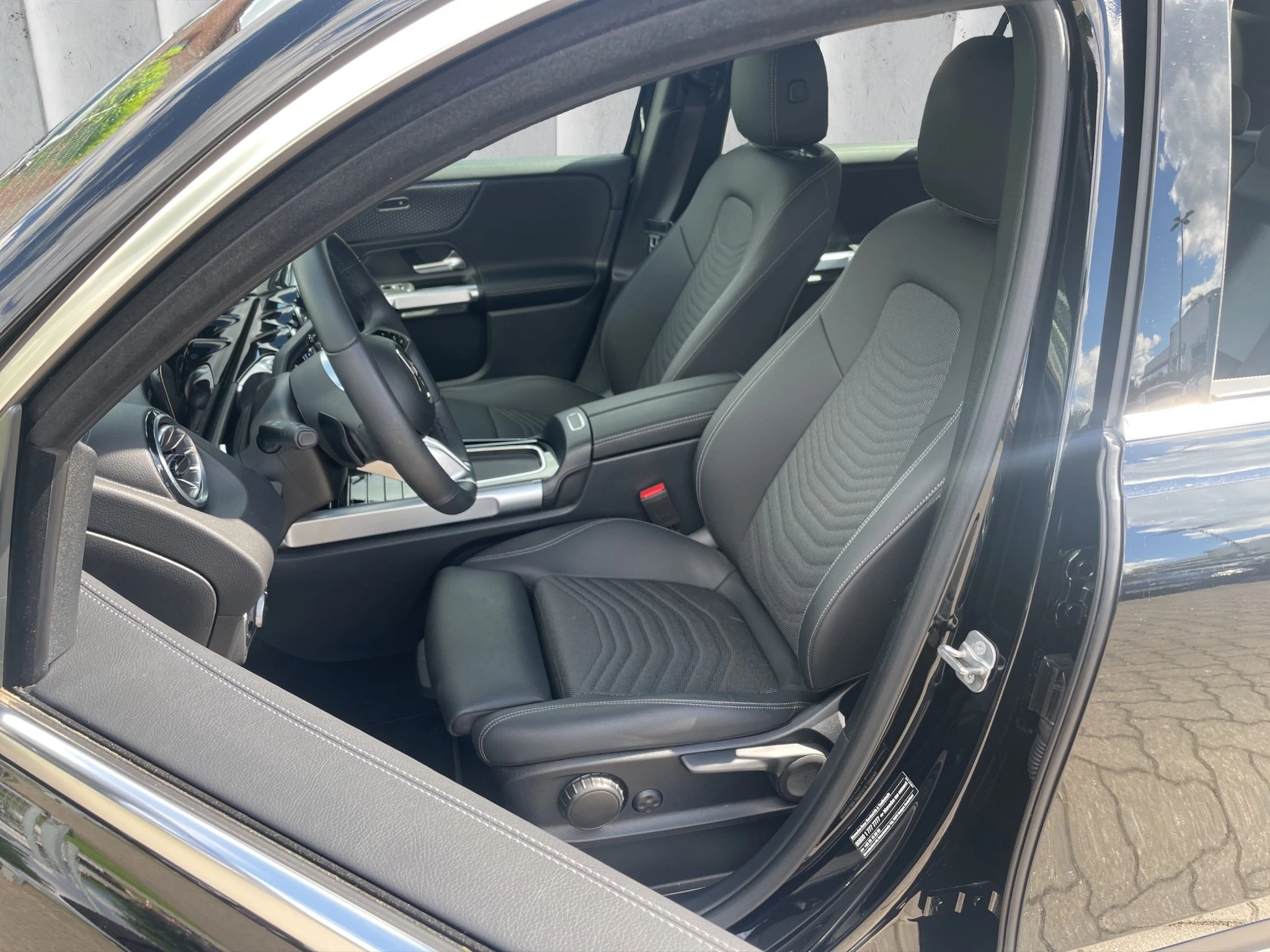 Mercedes-Benz GLB 200 Progressive AUT | ADVANCE + | NAVI | LED
