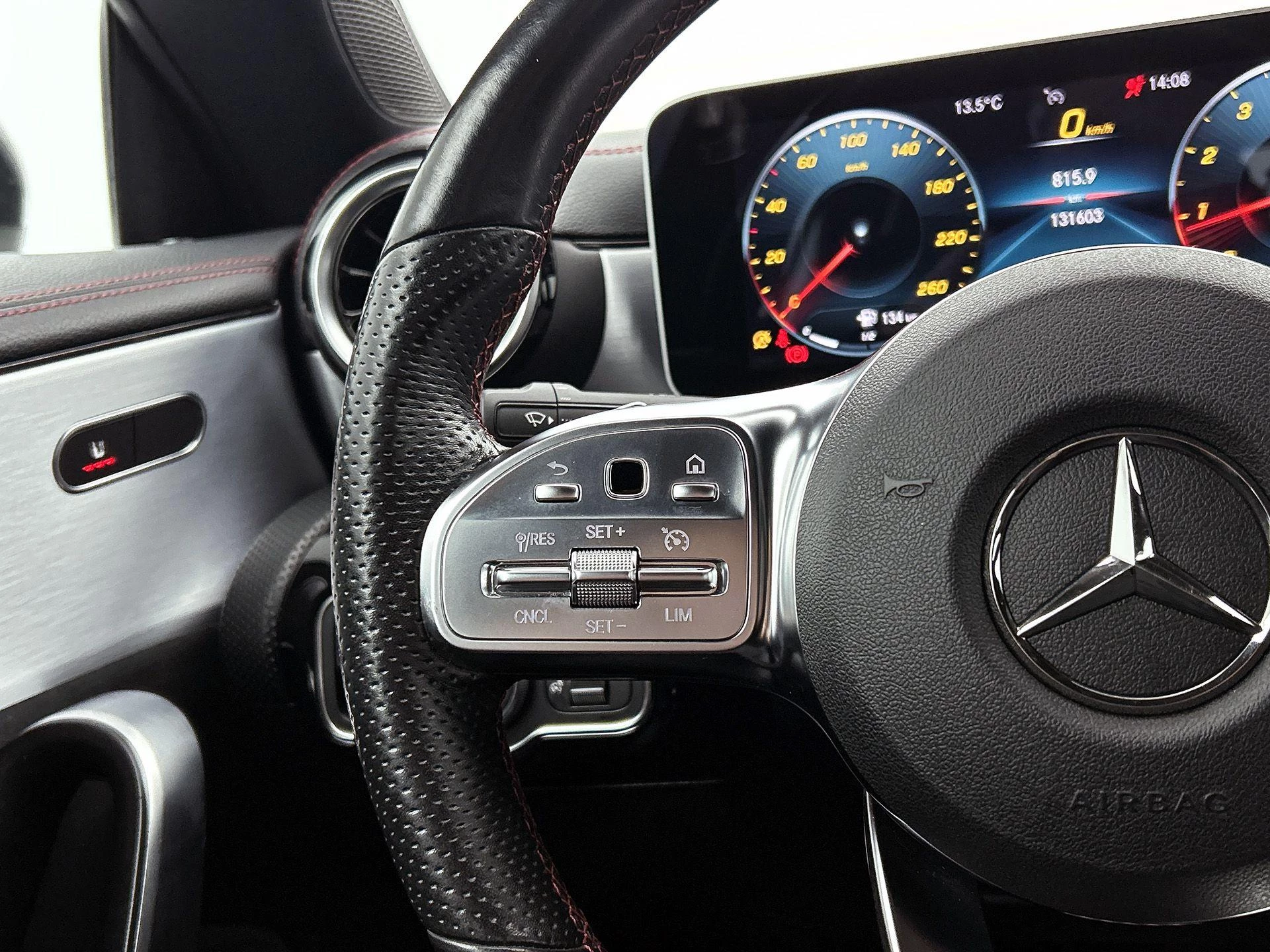 Mercedes-Benz-CLA-image-5