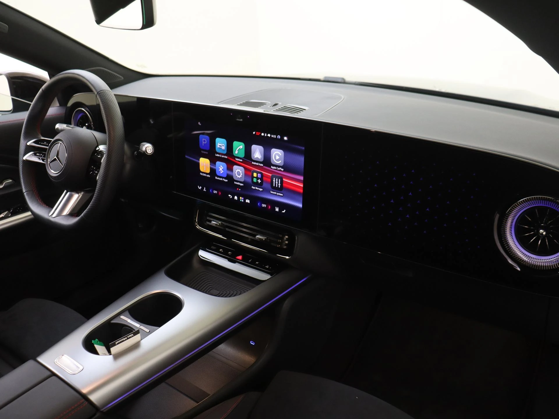 Mercedes-Benz-CLA-image-4